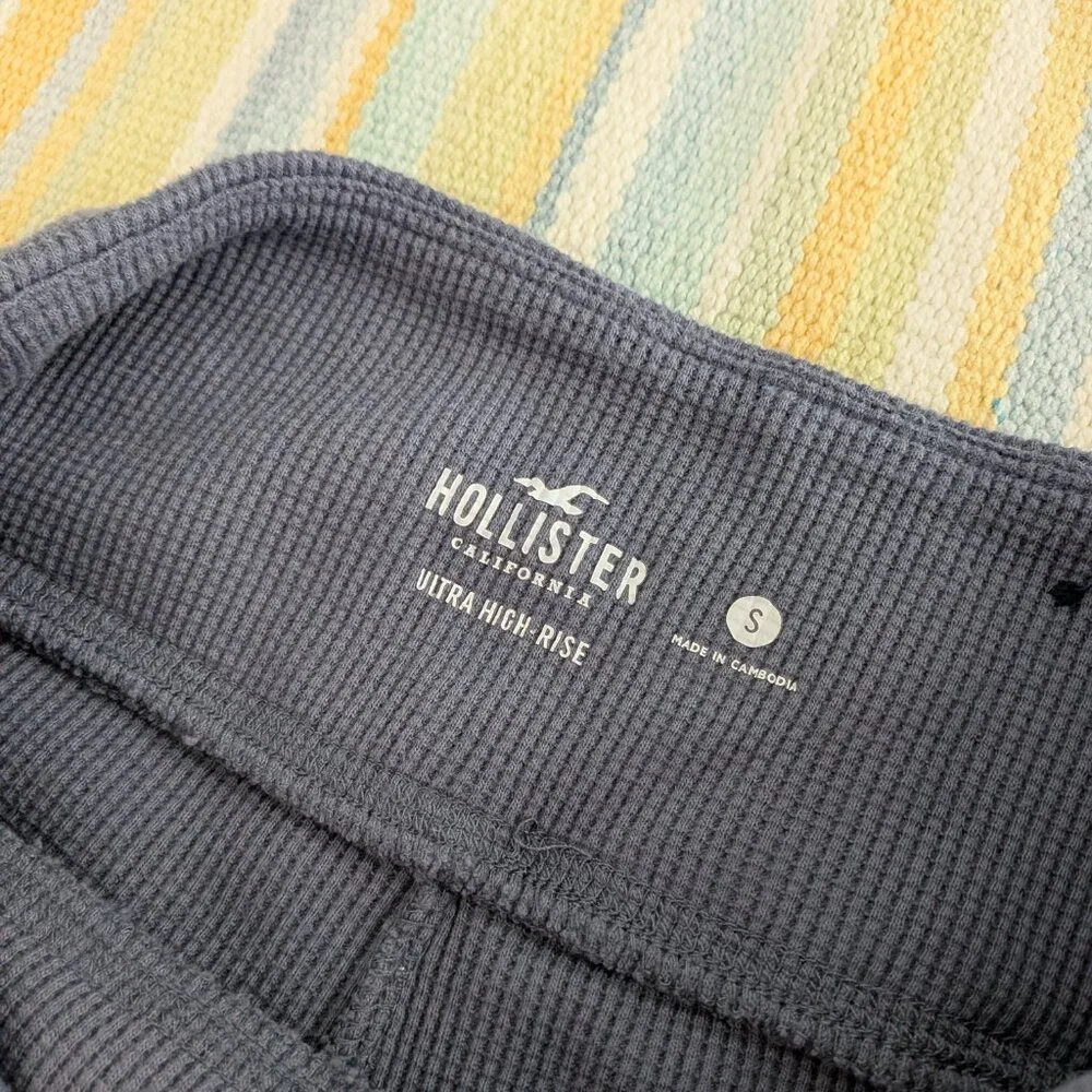 ⭐ Hollister Ultra High Rise Waffle Flare Pants size Small